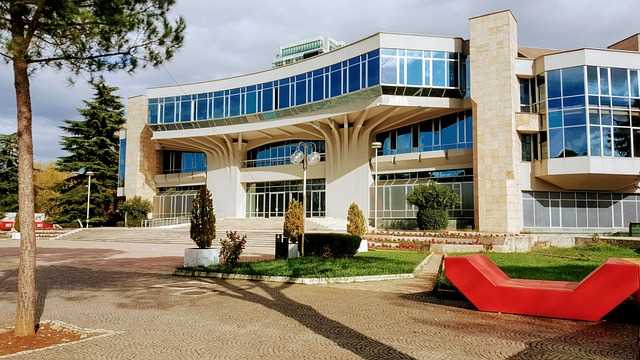 listing card gallery